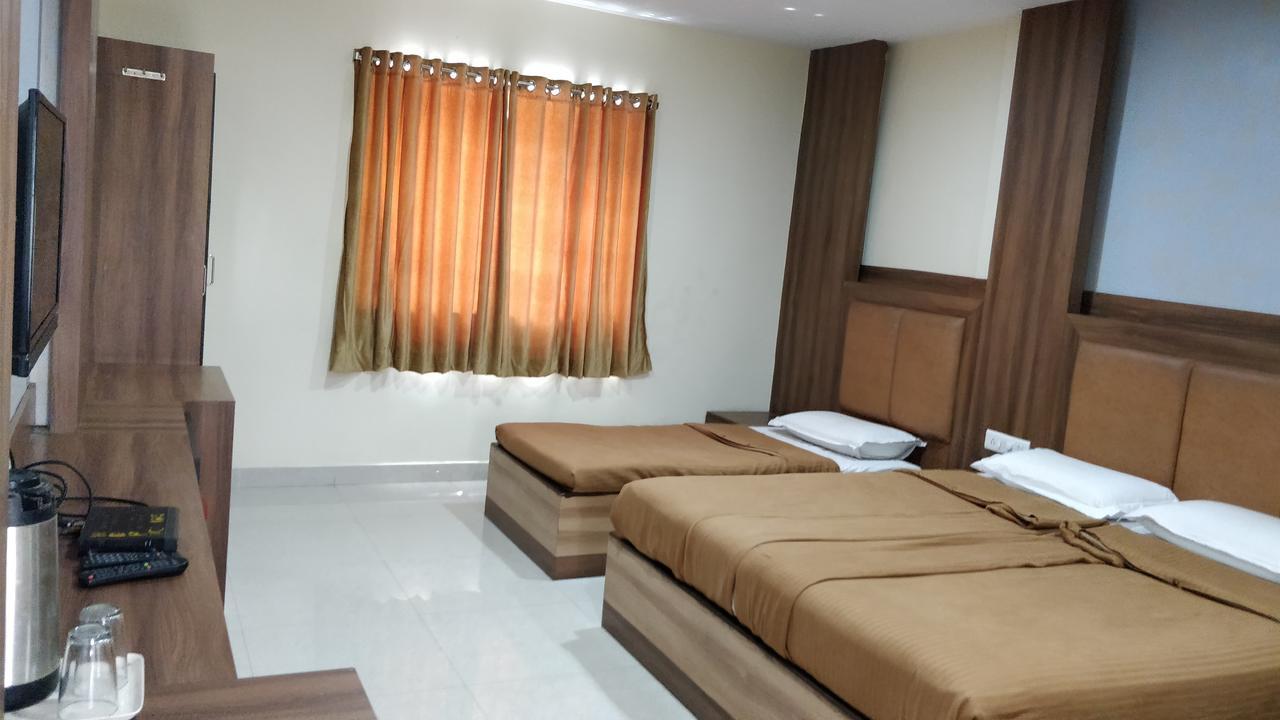 Hotel Dwaraka Paradise Hyderabad Esterno foto